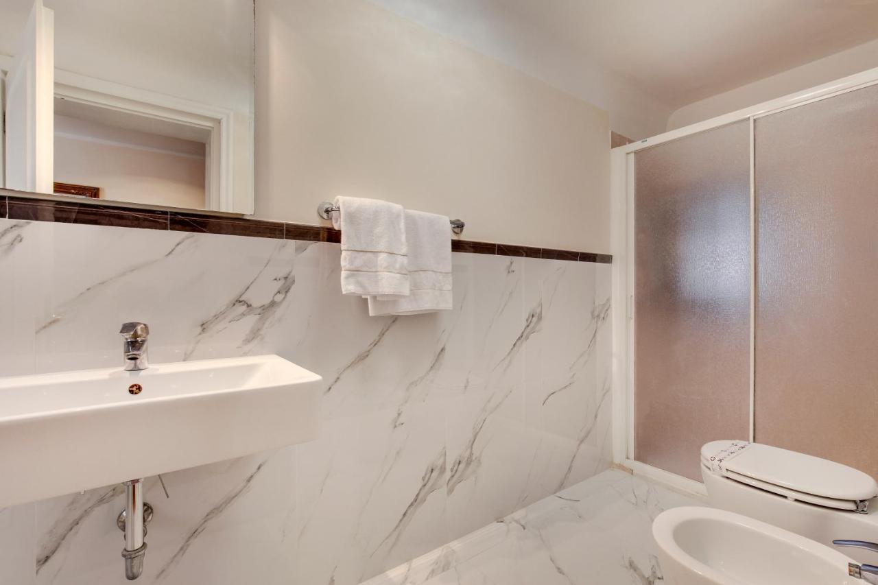 Double Room Private External Bathroom