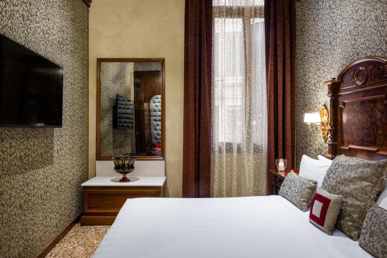 Deluxe room Canal View