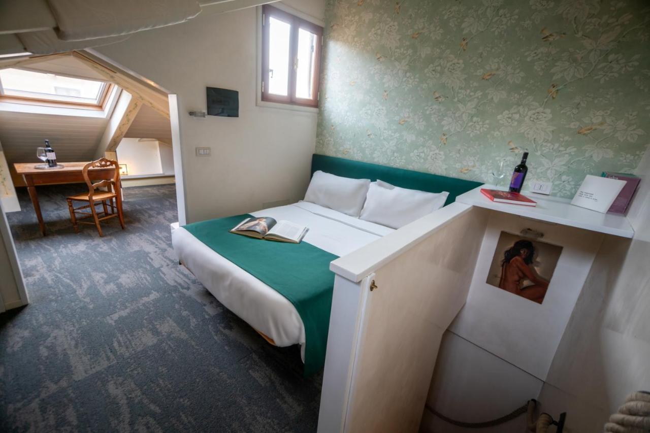 Deluxe Double Room with Balcony,1421832792:JPEG
