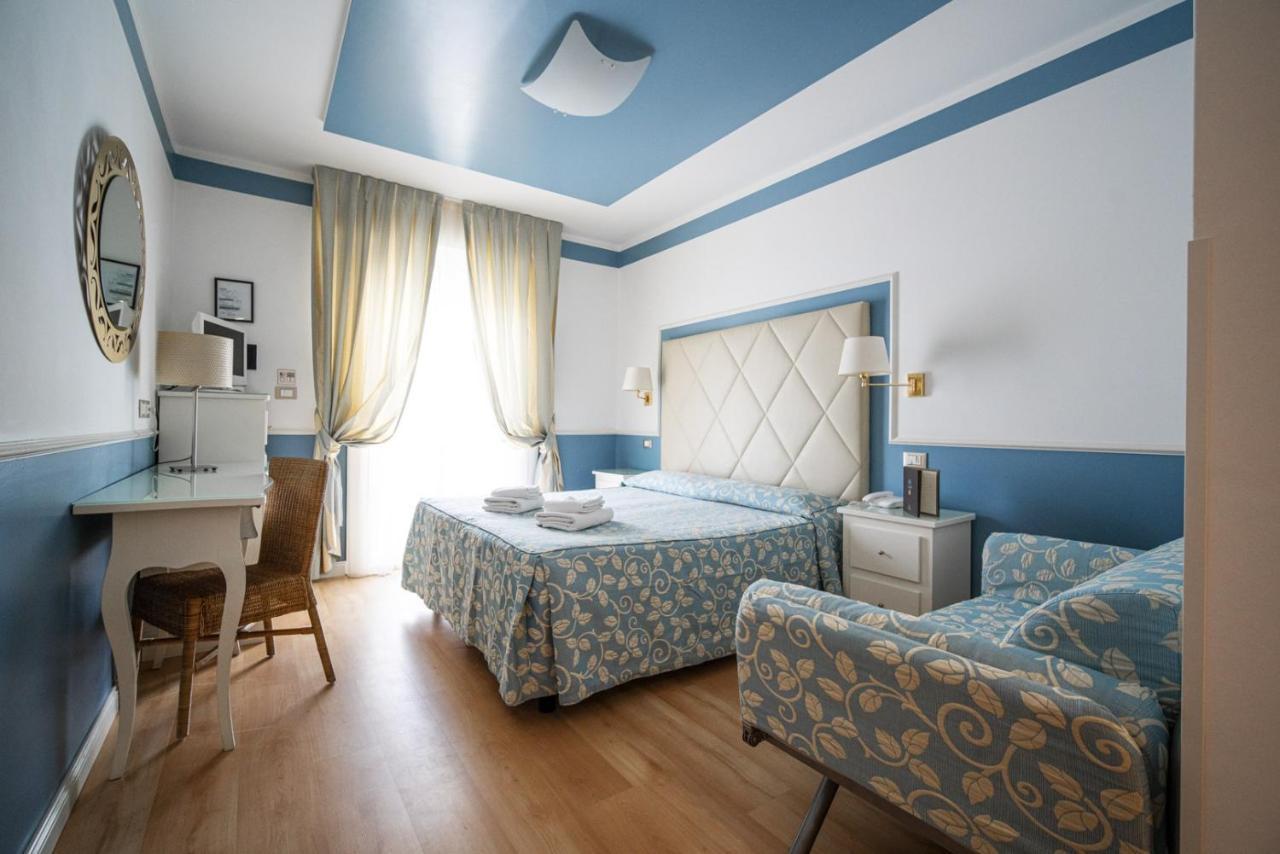 Triple Room with Partial Sea View