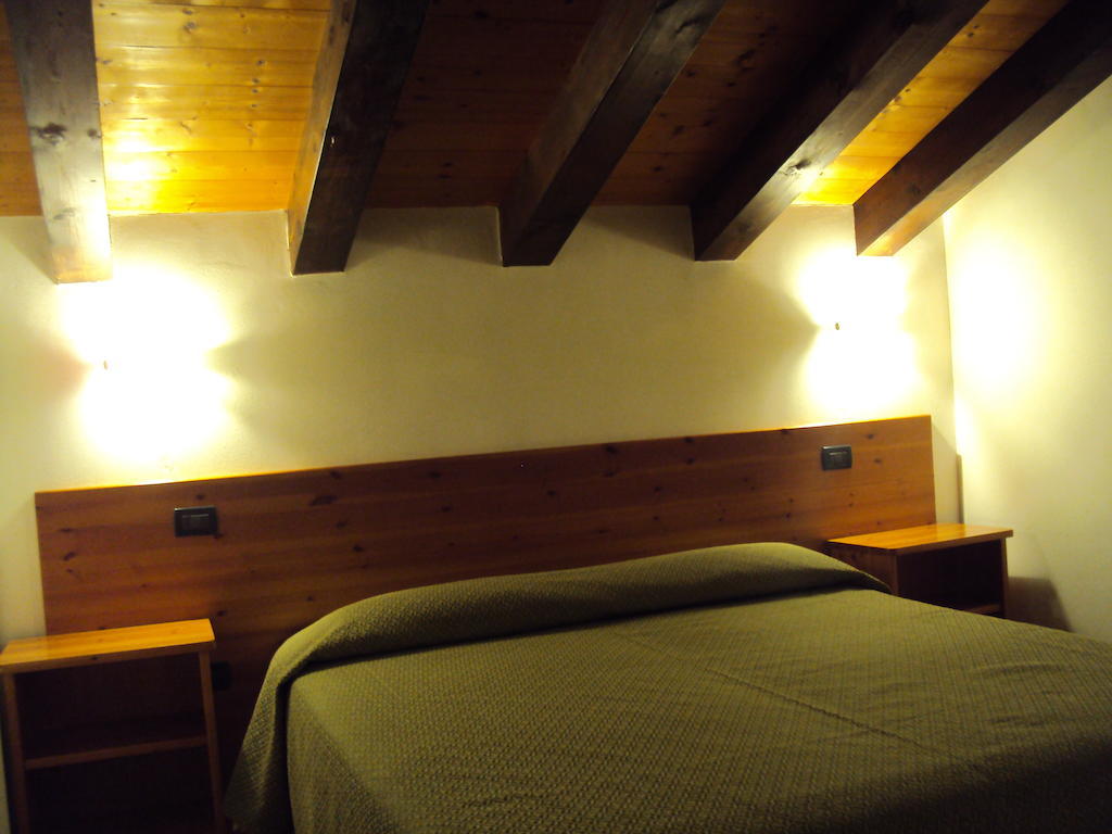 Doppel- oder Zweibettzimmer