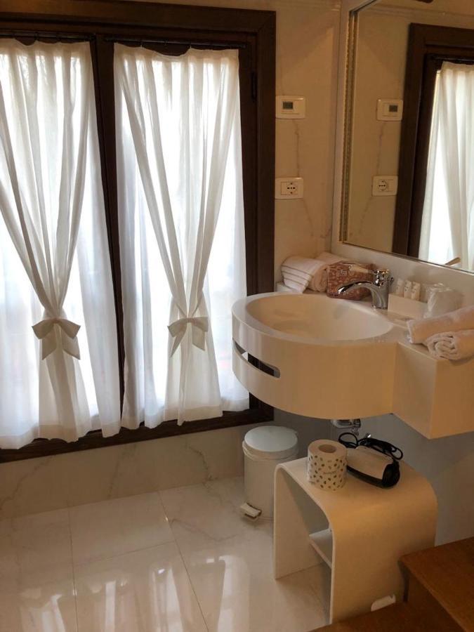 Deluxe Suite mit Whirlpool-Badewanne