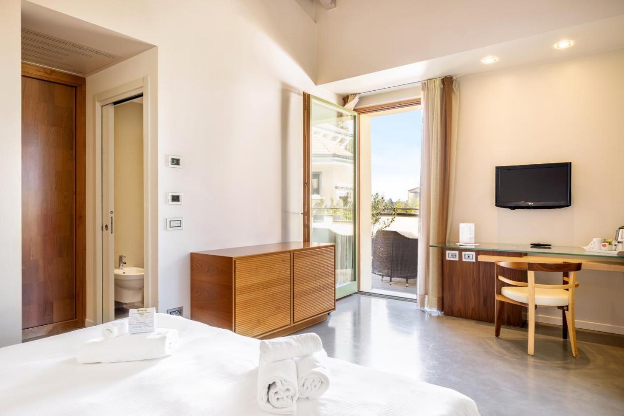 Junior Suite with Spa Bath,1378373042:JPEG