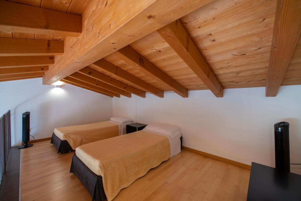 Apartment - Split Level with Balcony and Lake View