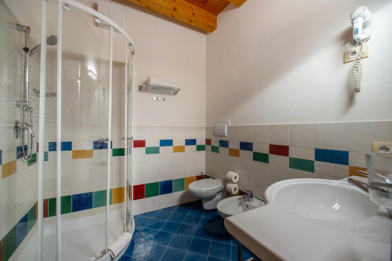 Superior Studio with Lake View,1382192675:JPEG