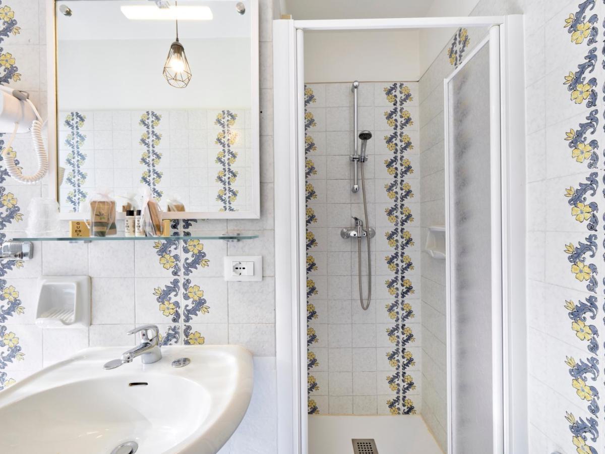 Deluxe Double Room with Balcony,1382159837:JPEG