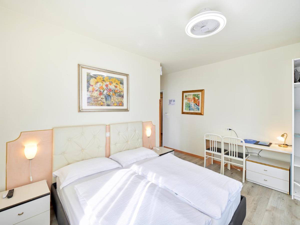 Double Room (2 Adults + 1 Child),1385697431:JPEG