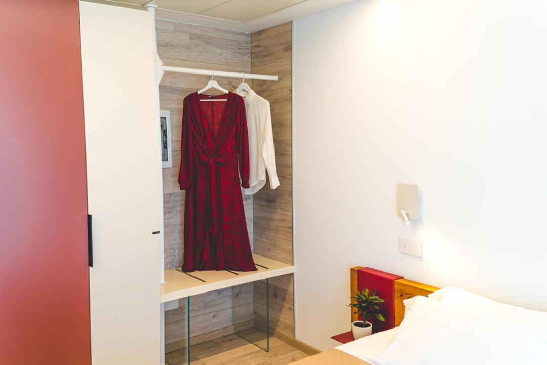 Studio with Sea View,1399938467:JPEG