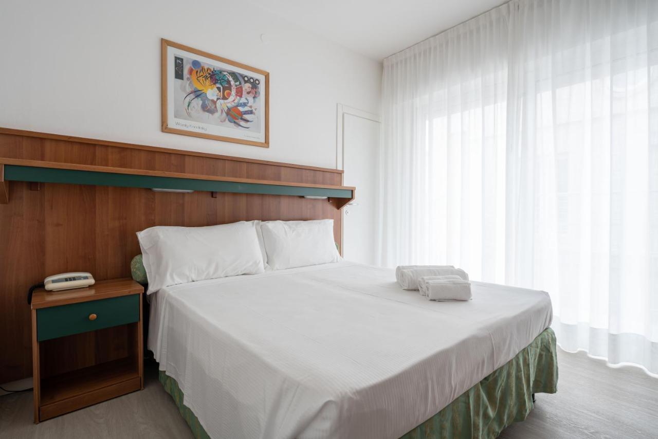 Chambre Double Économique - Vue Latérale sur Mer