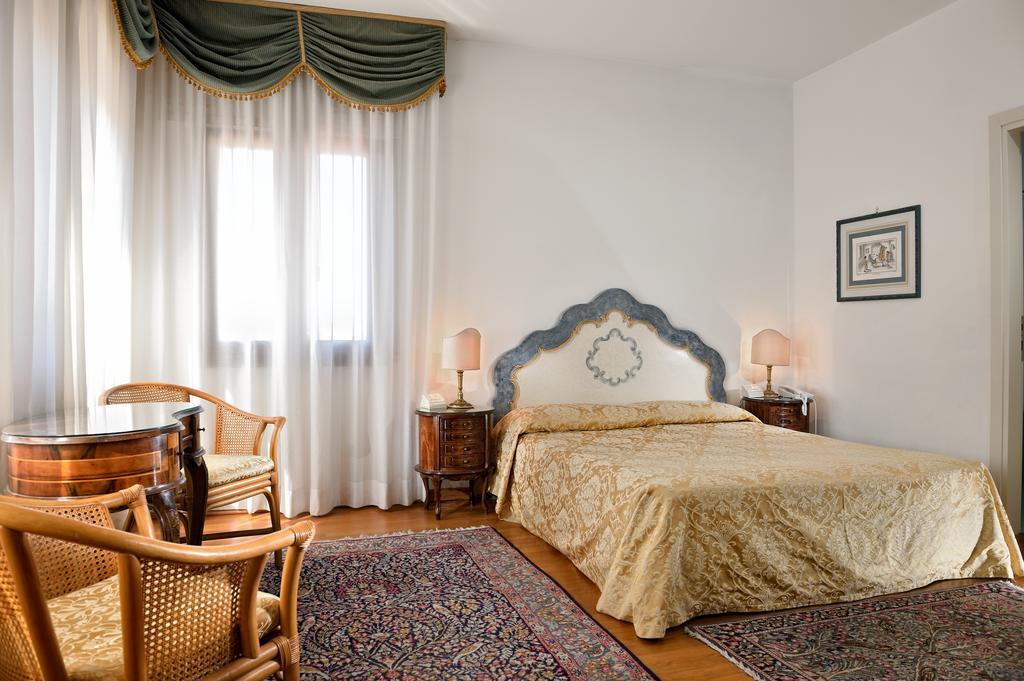 Junior Suite,682148670:JPEG