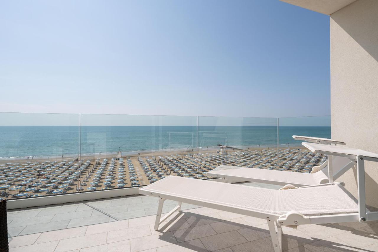 Deluxe Double Room with Front Sea View