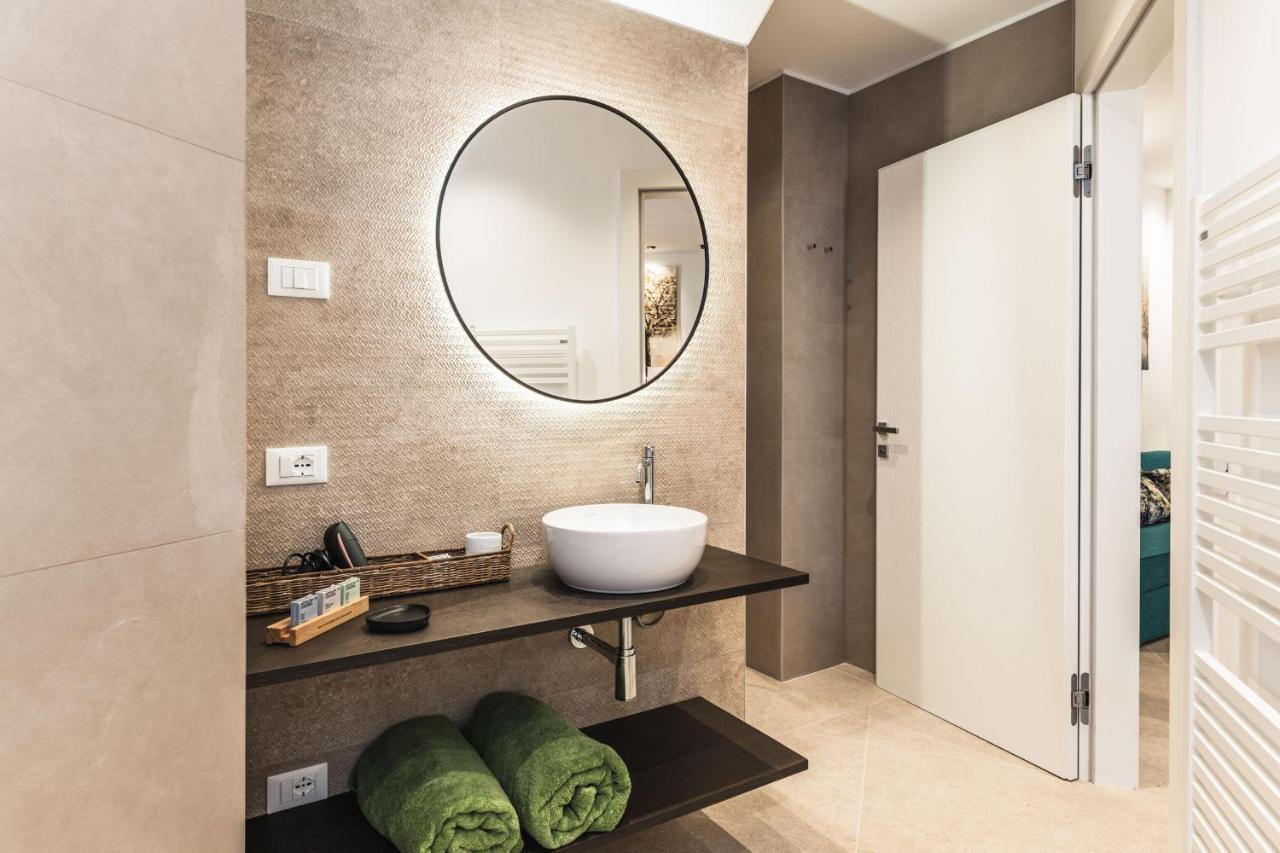 Two-Bedroom Apartment Lake View