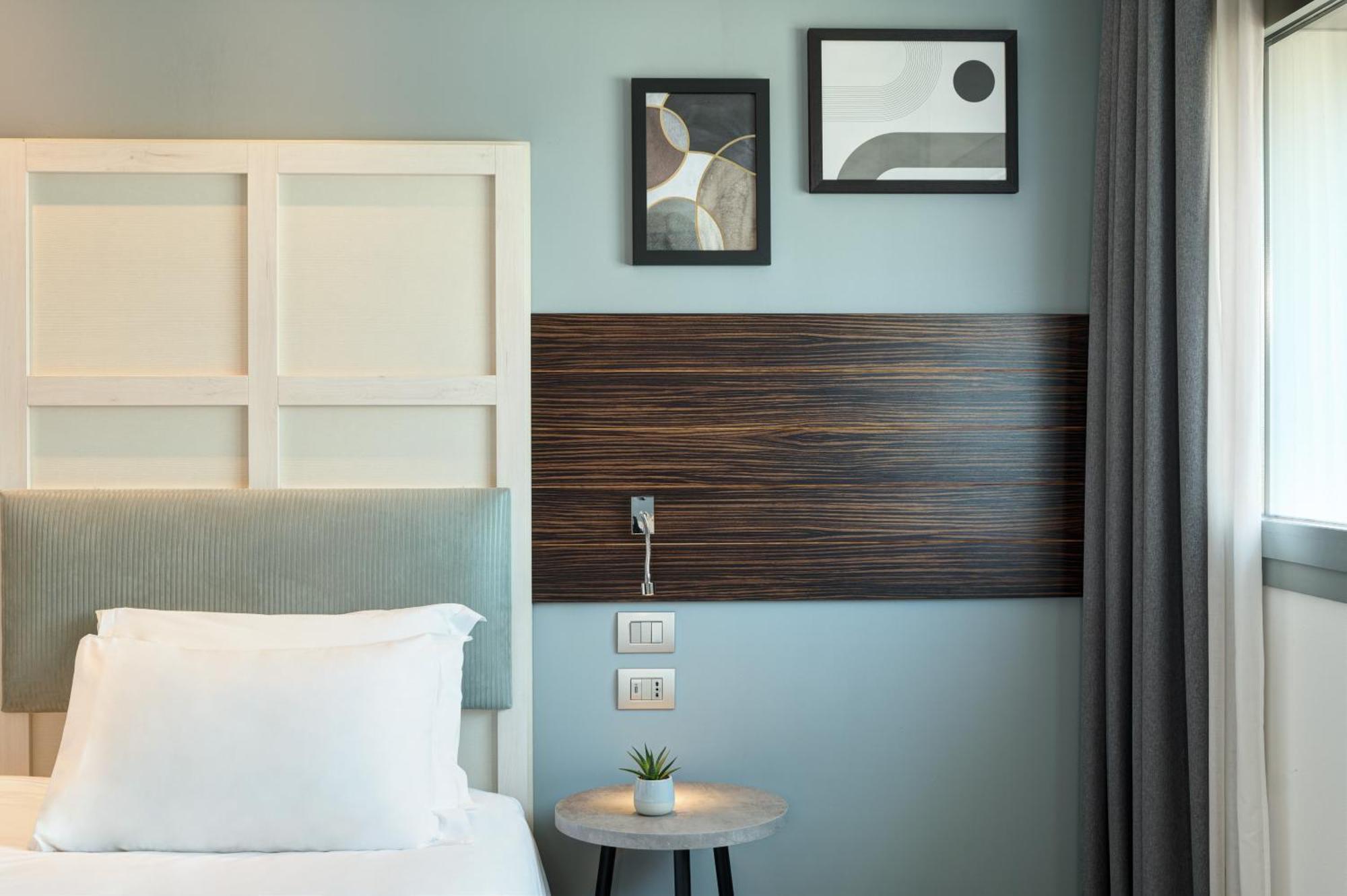 Standard Room with Two Single Beds