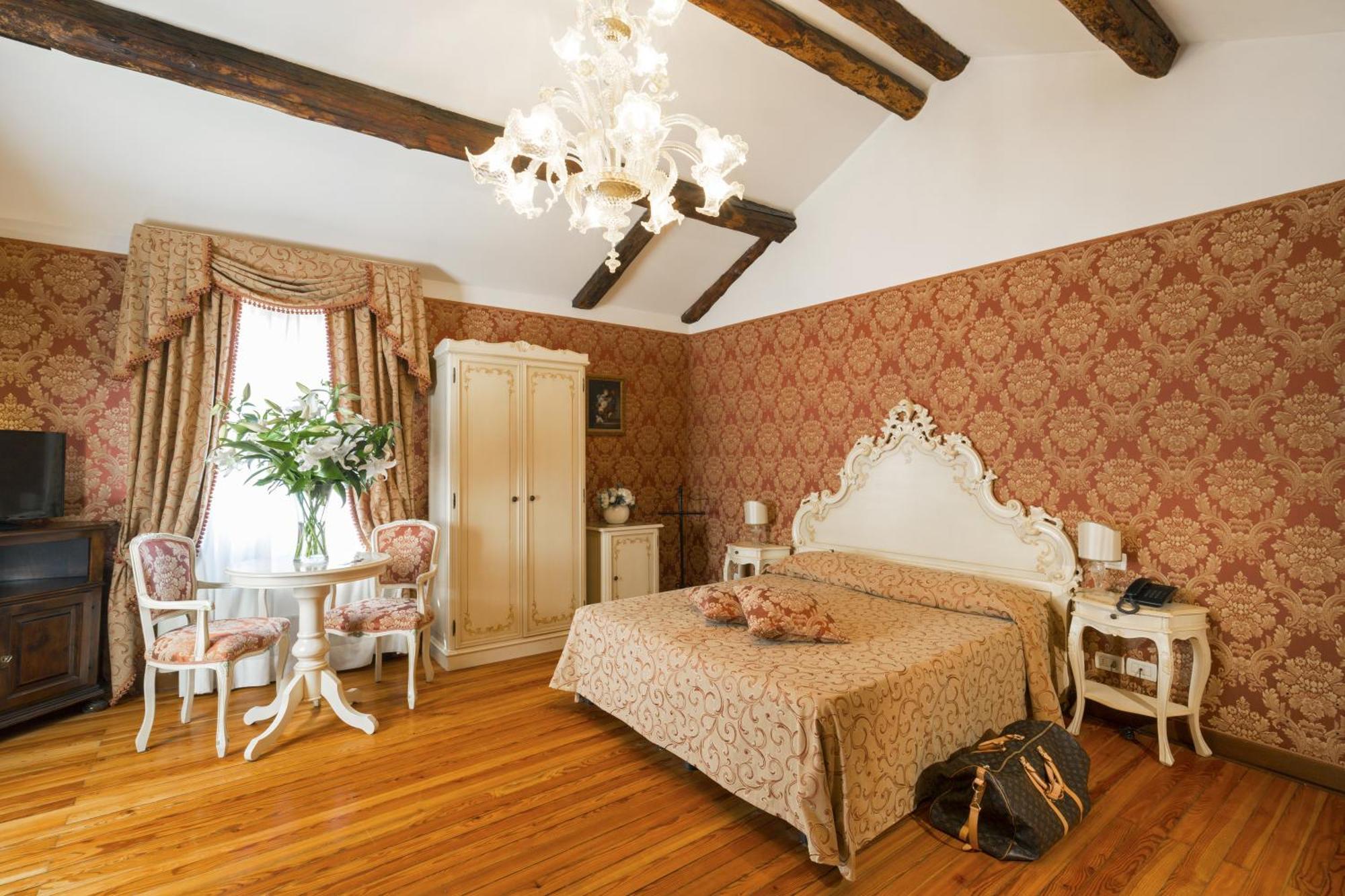 Junior Suite Attic,1433196076:JPEG