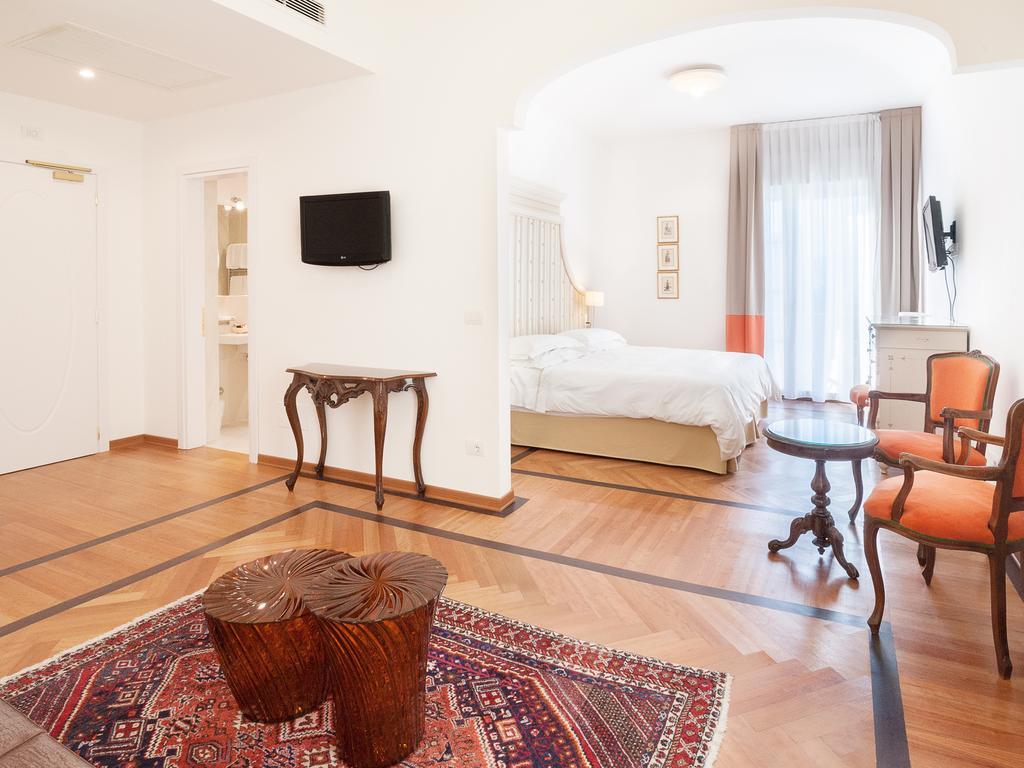 Suite,397963182:JPEG