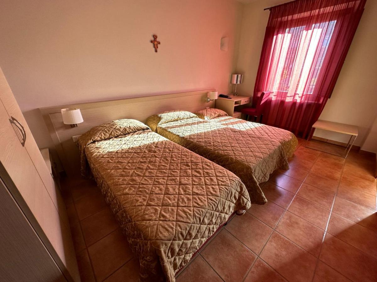 Quarto com 2 Camas de Solteiro