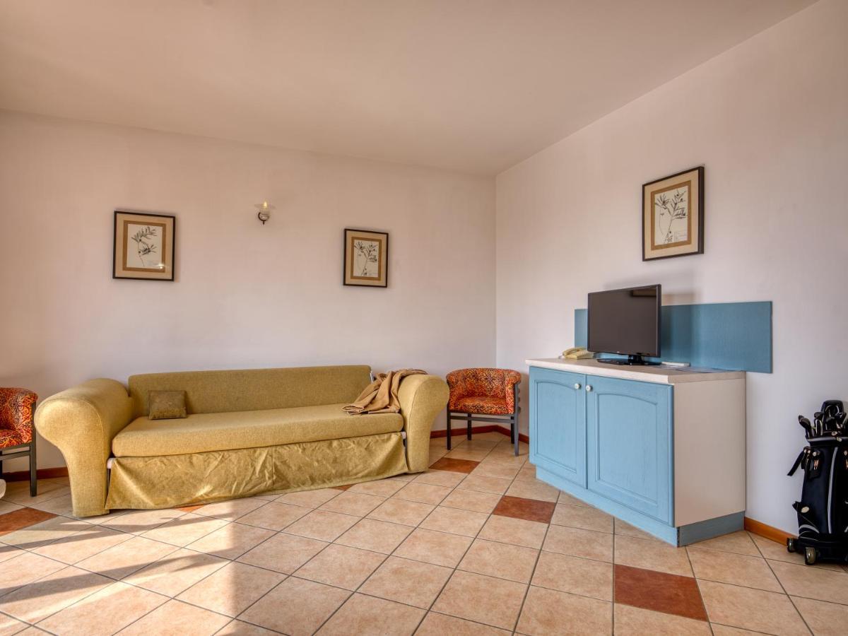 Two-Bedroom Apartment,1498475950:JPEG