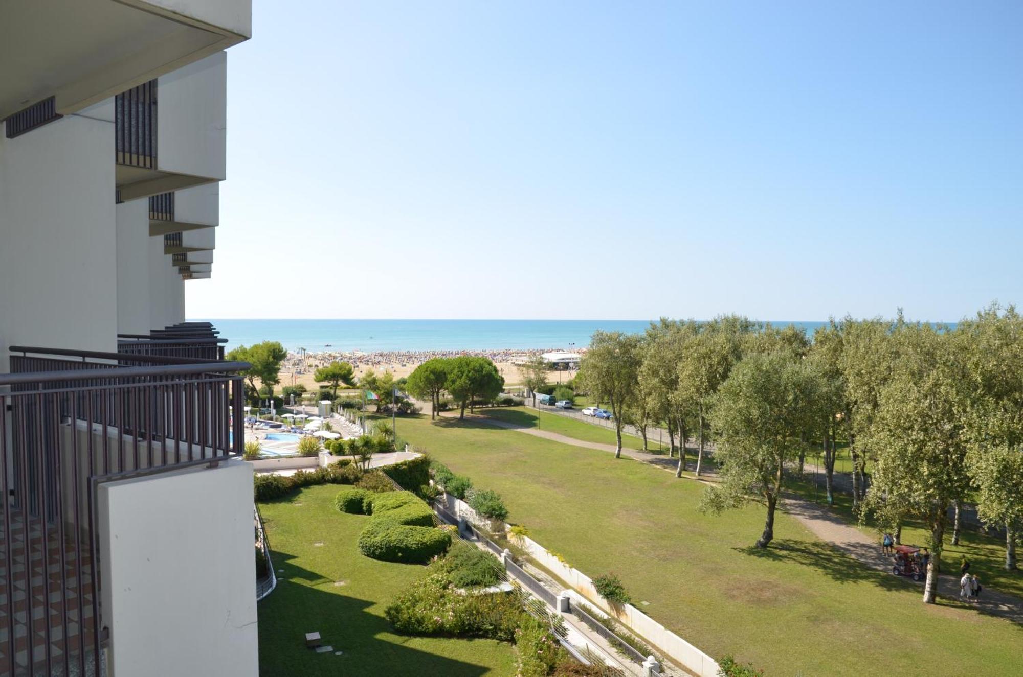 Standard Room with Balcony,1328245484:JPEG