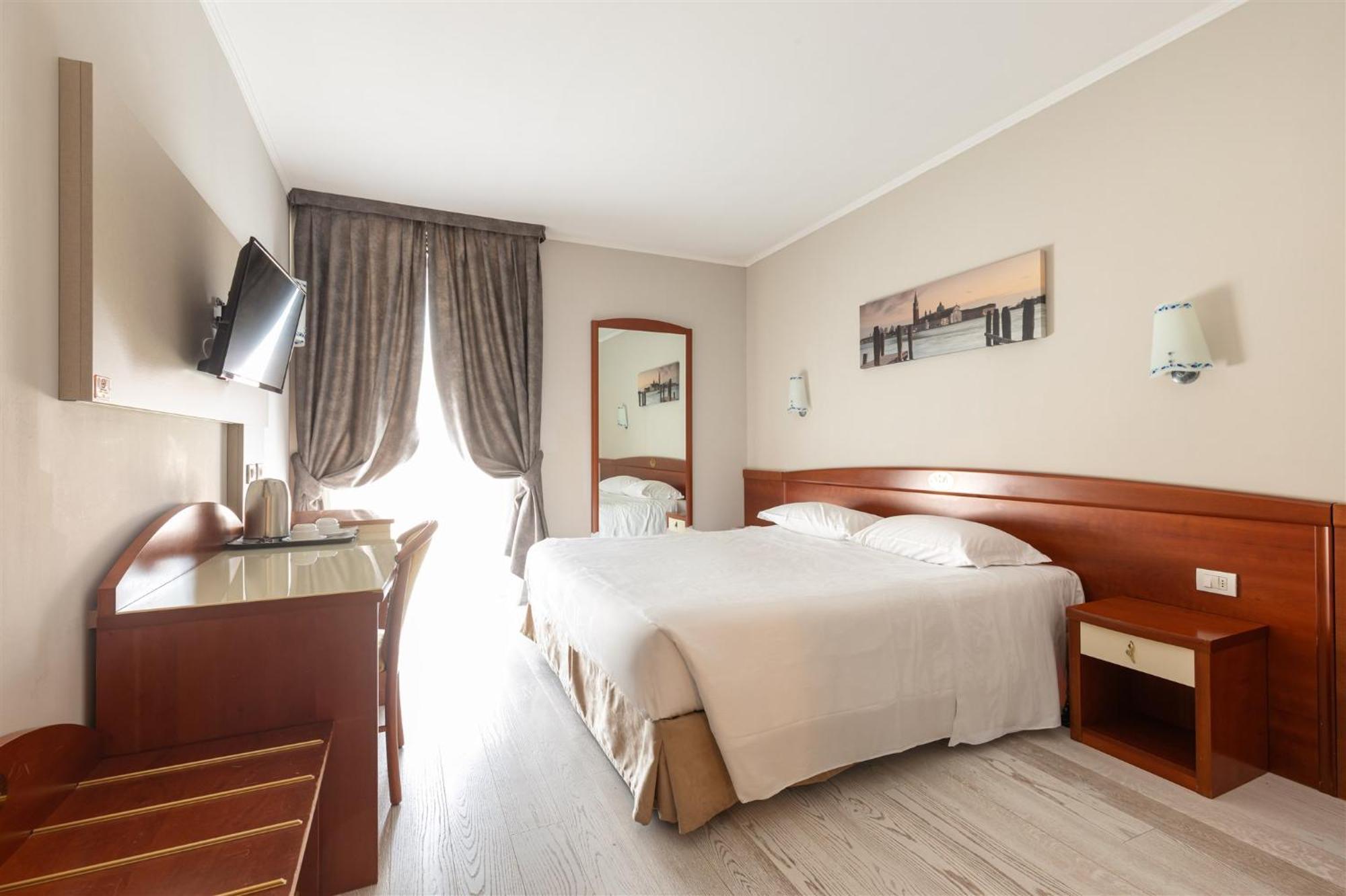 Double Room,1536478243:JPEG