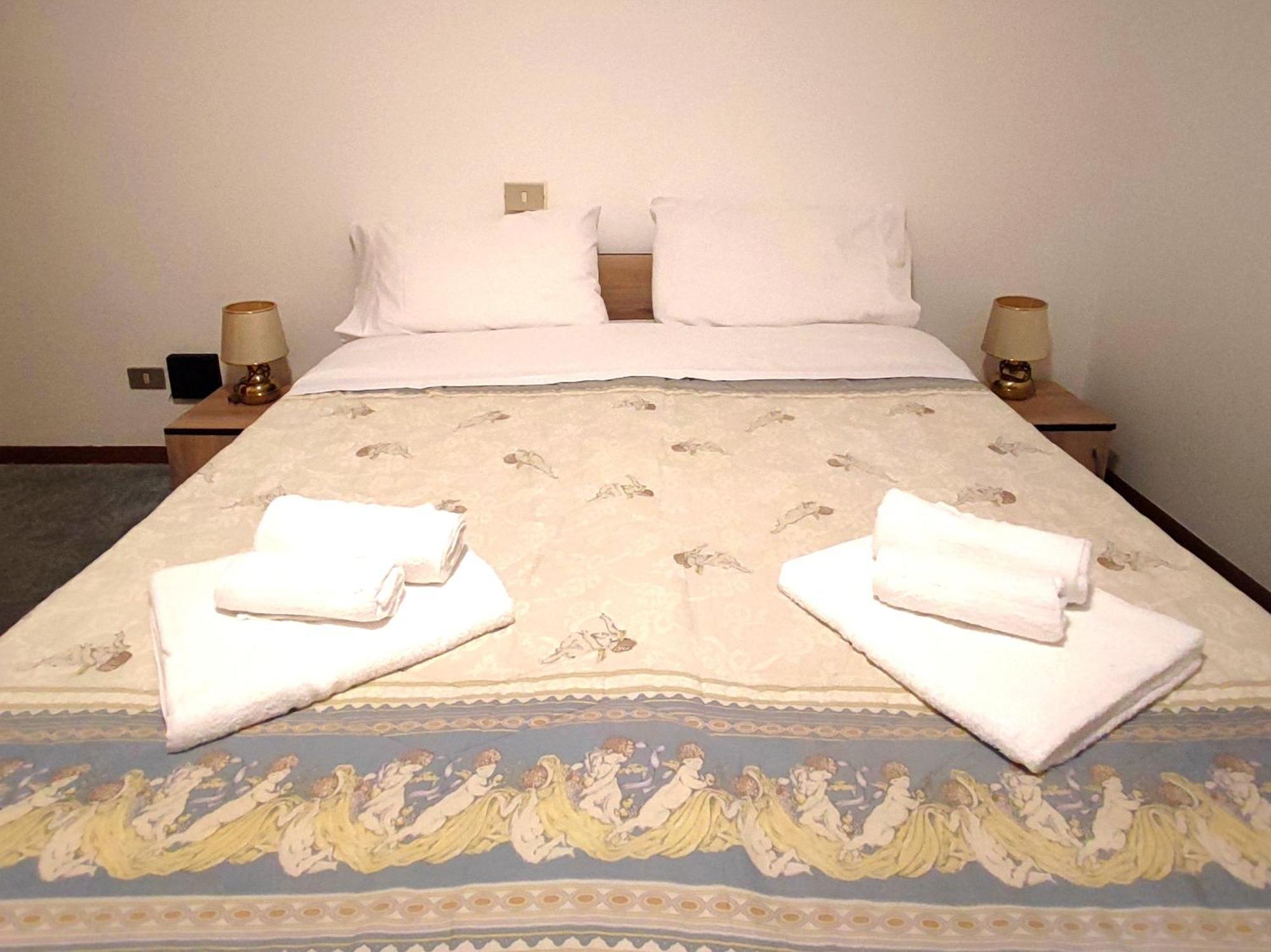 Double or Twin Room Lake View,1325891689:JPEG
