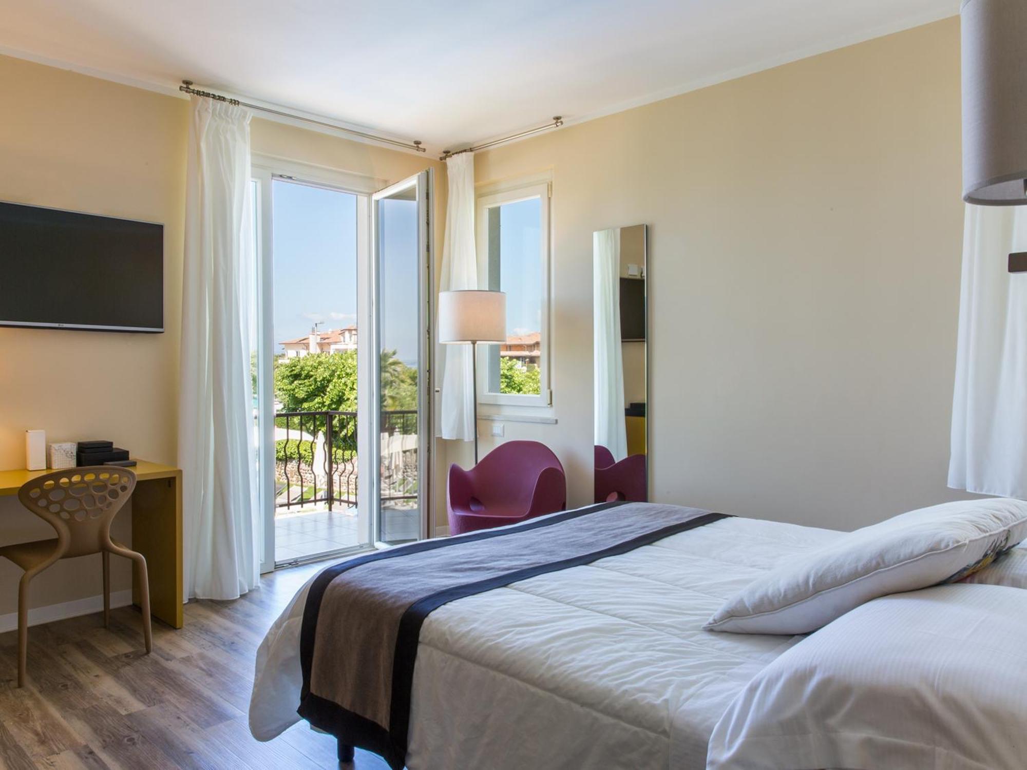 Terrace Suite Lake View