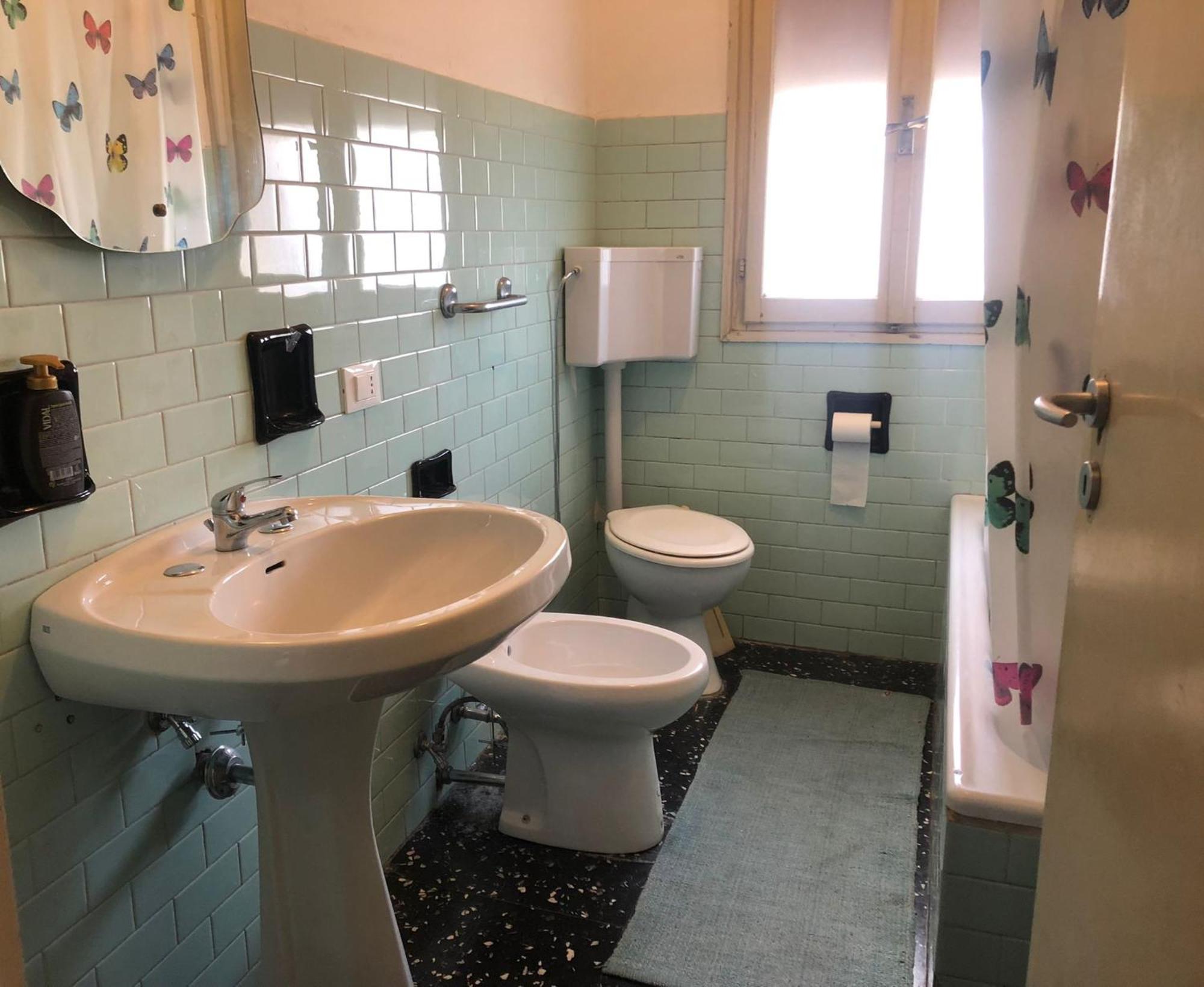 Economy Dreibettzimmer mit Gemeinschaftsbad