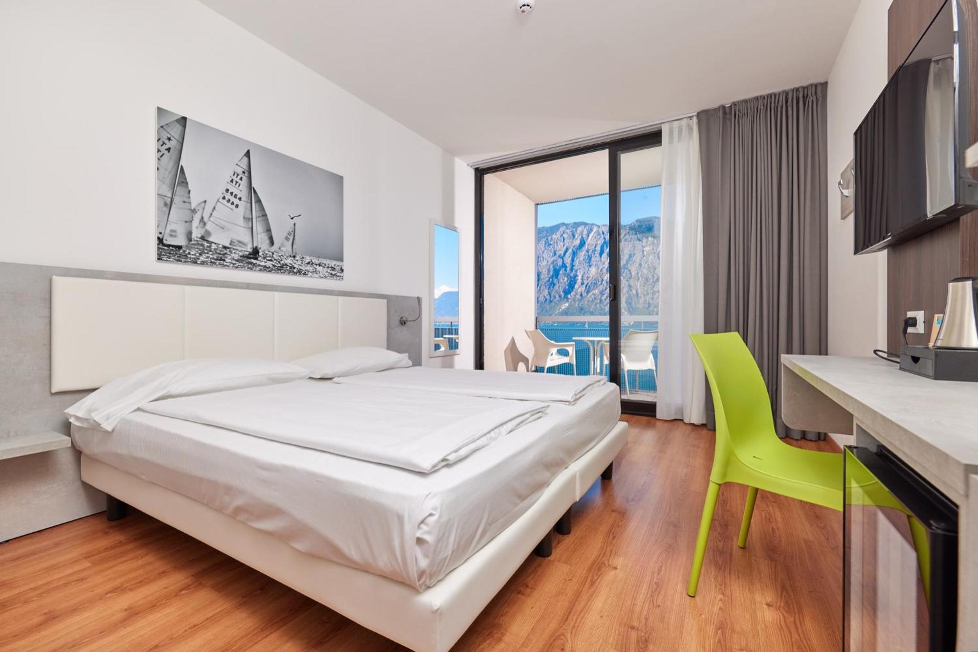 Double or Twin Room Lake View