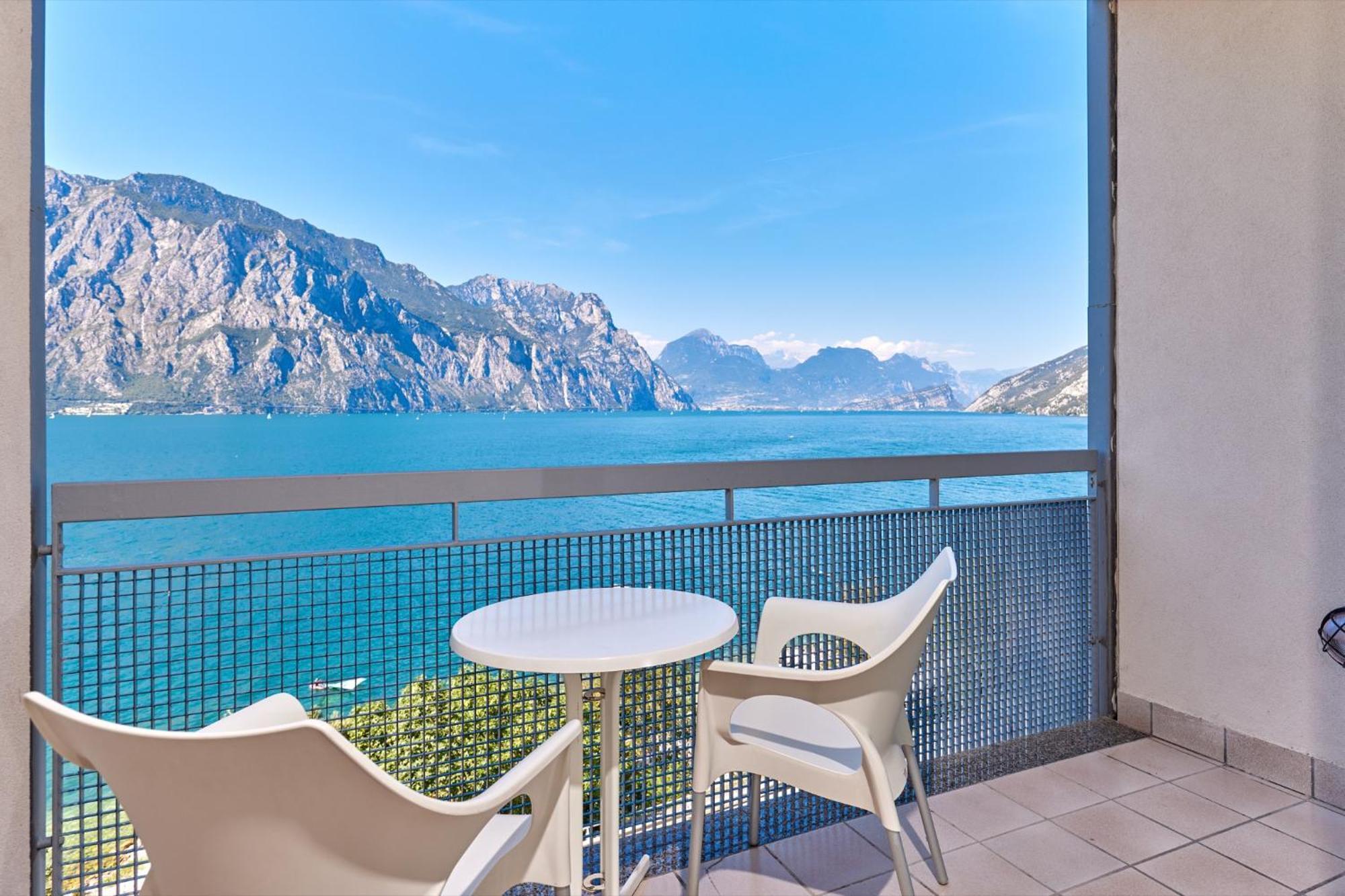 Double or Twin Room Lake View