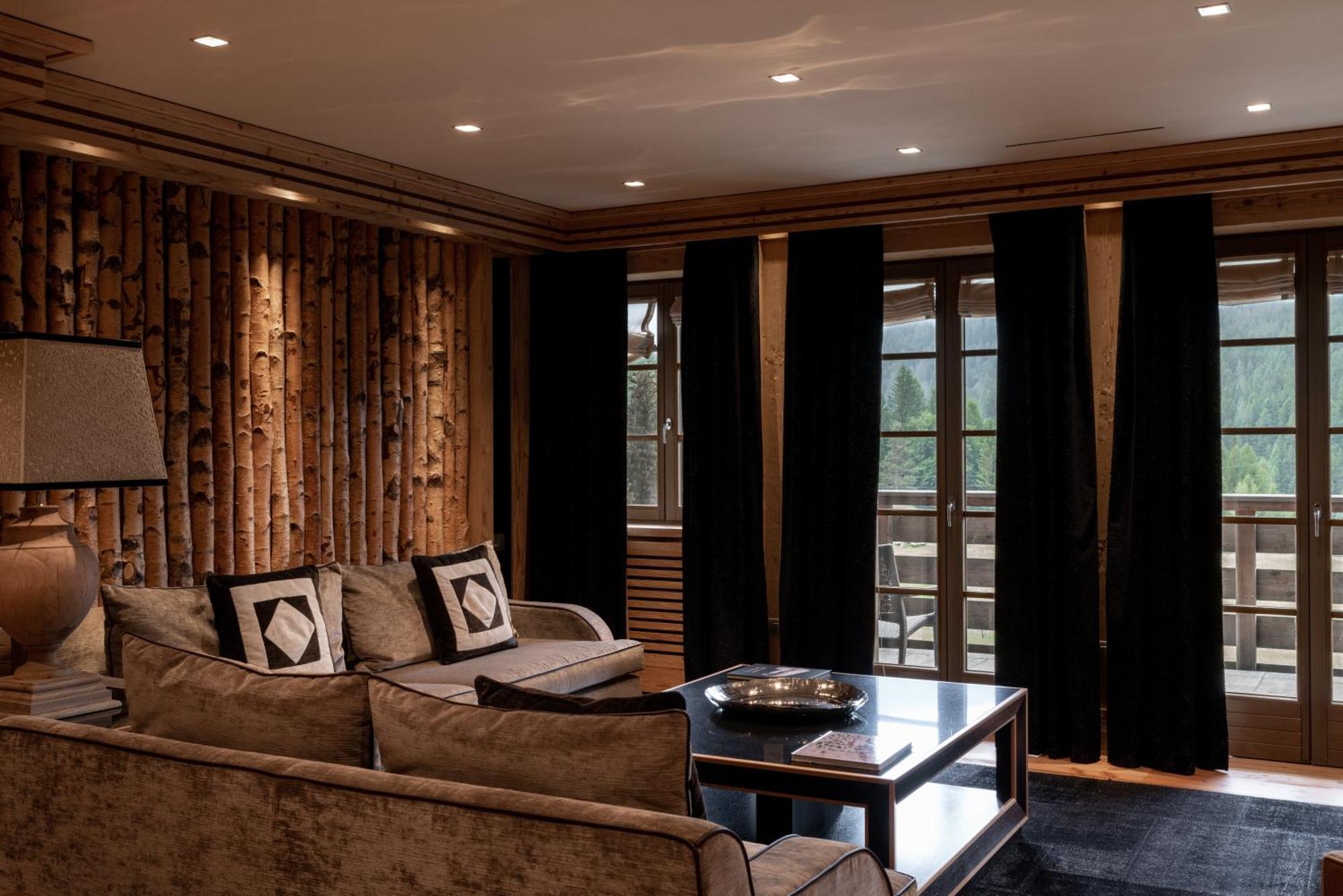 Presidential Suite with Mountain View