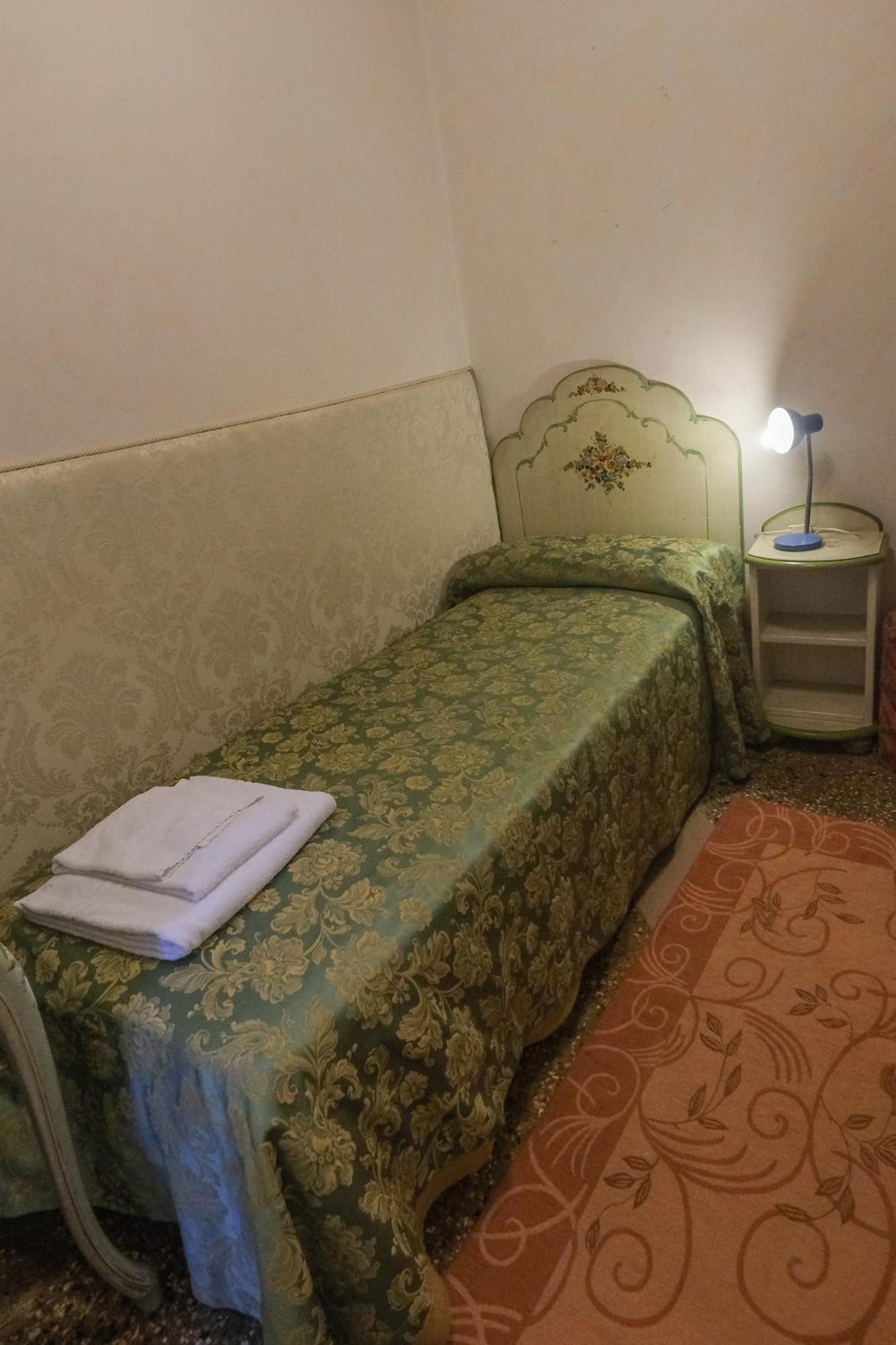 Standard Single Room with Shared Bathroom