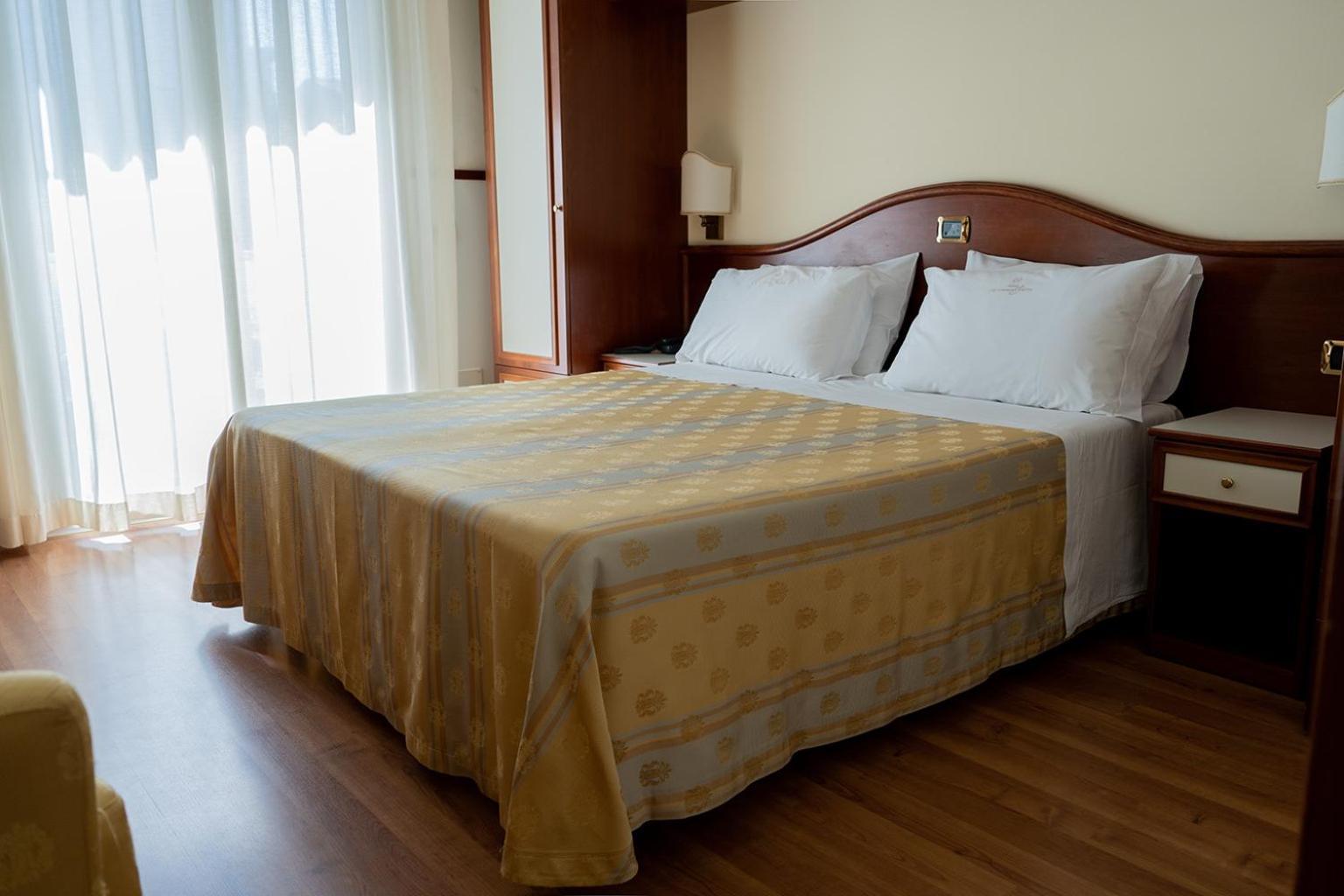 Double Room Lateral Sea View