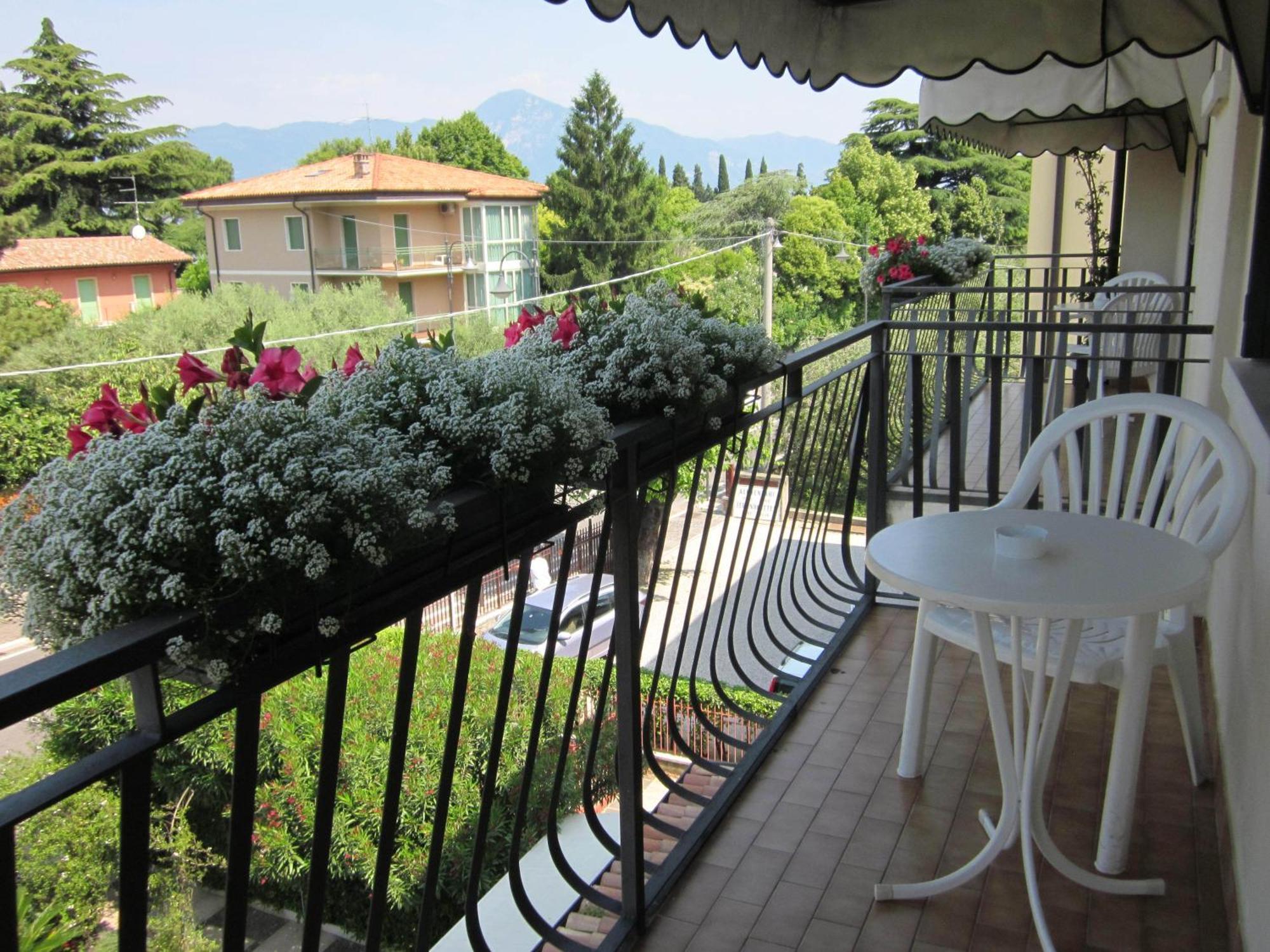 Dreibettzimmer mit Balkon