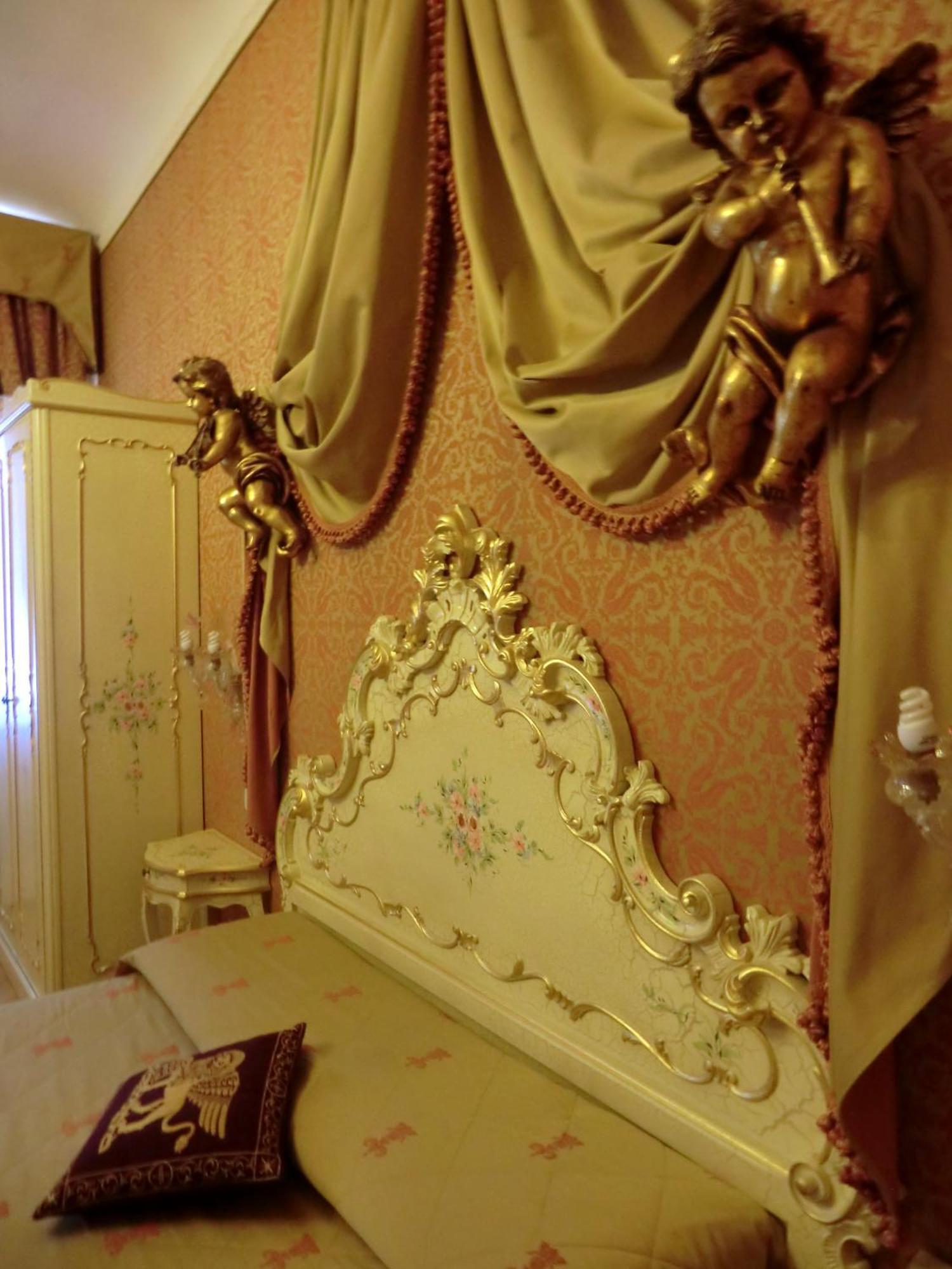 Deluxe Double or Twin Room Canal View