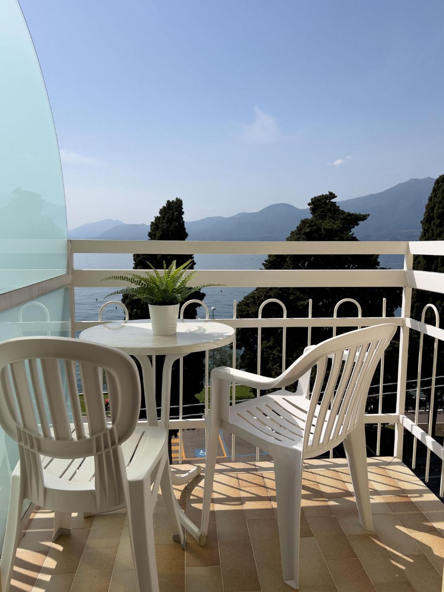 Double or Twin Room with small Balcony Lake View