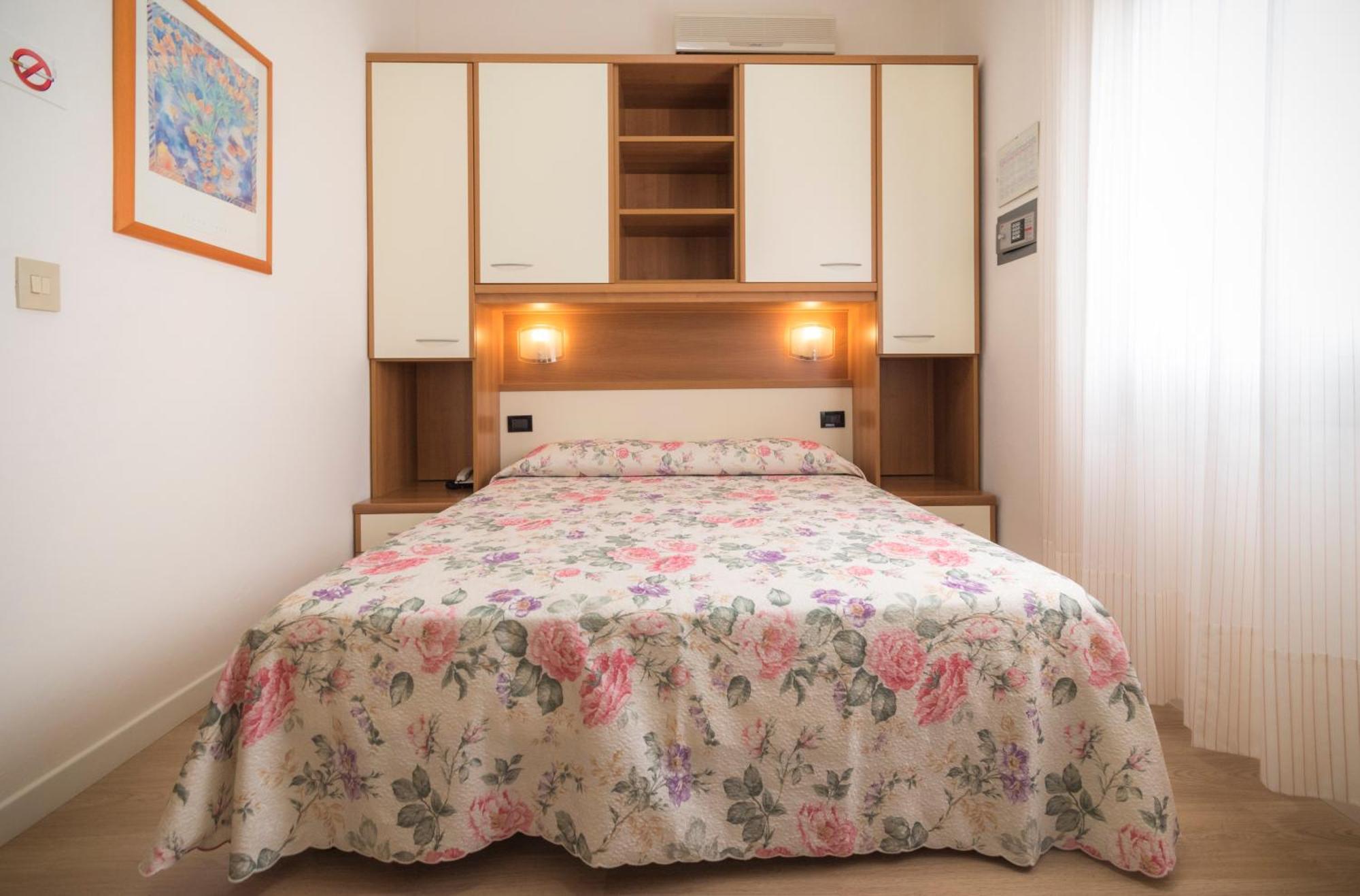 Small Double Room,1587512597:JPEG