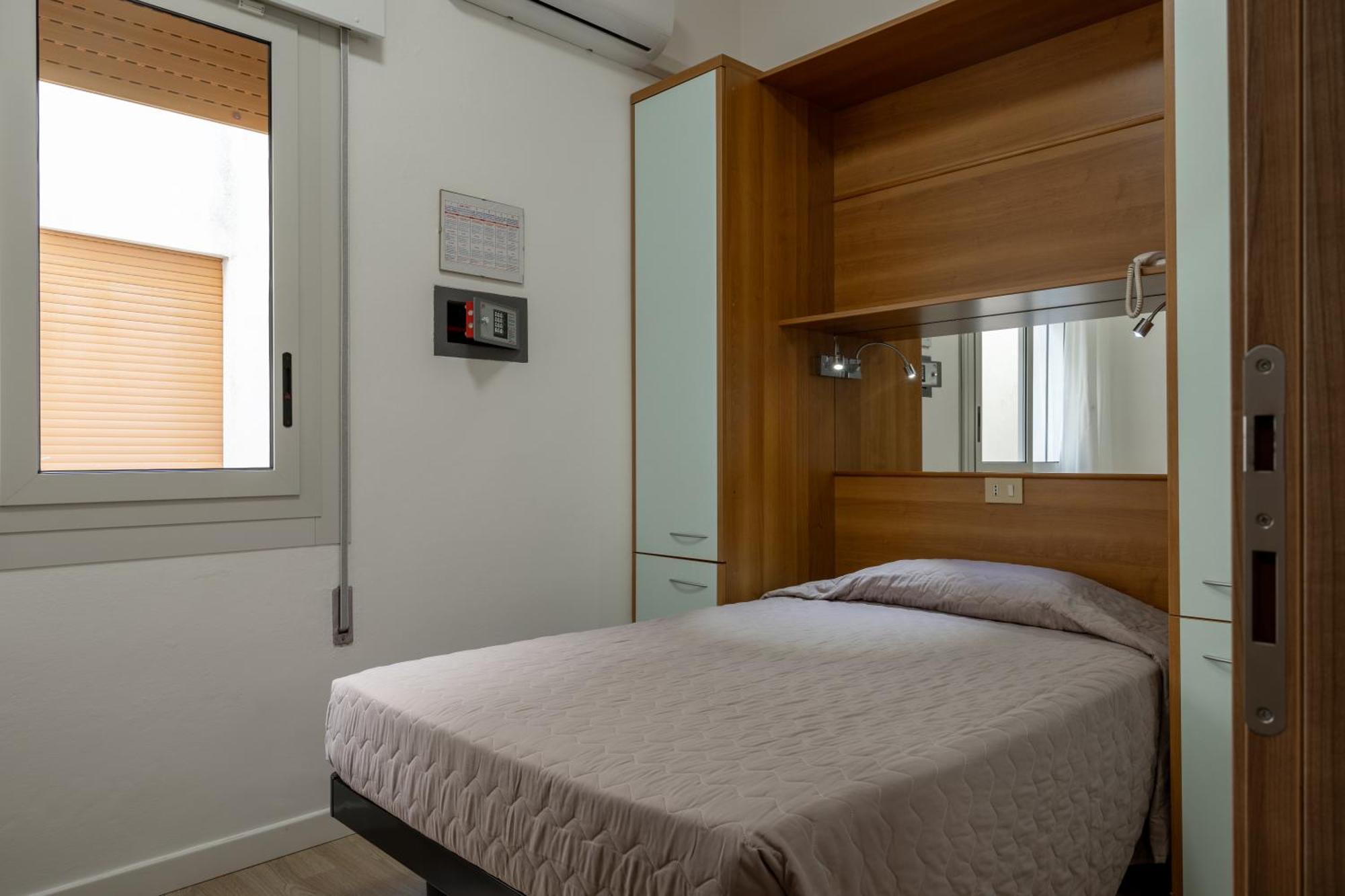 Small Single Room,1589573329:JPEG