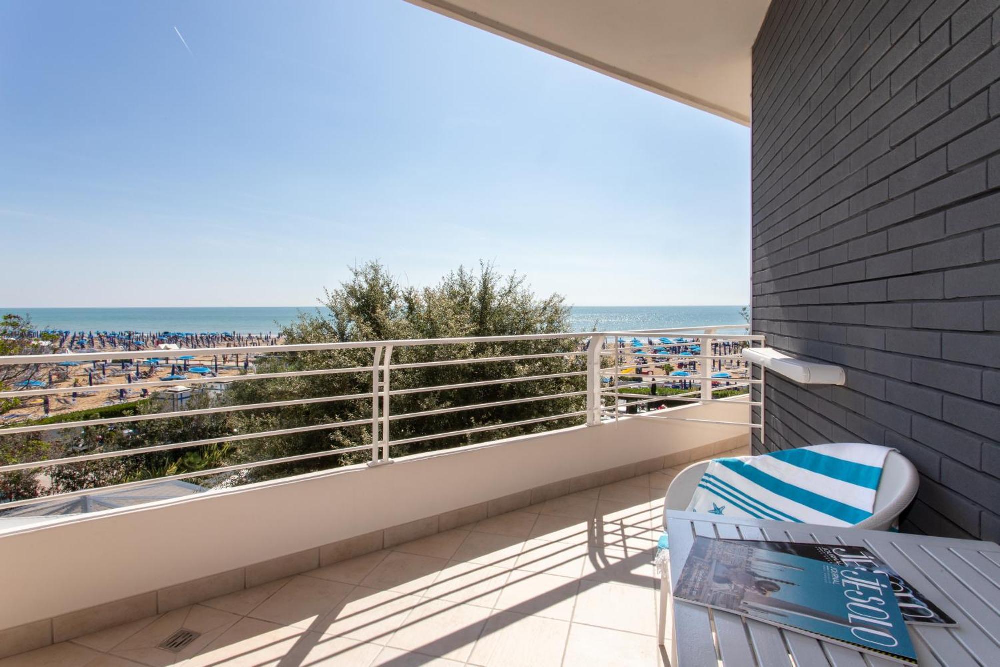 Classic Double or Twin Room Sea Pool View