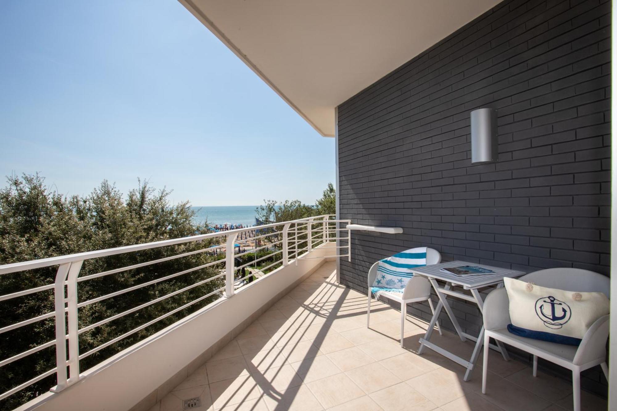 Classic Double or Twin Room Sea Pool View