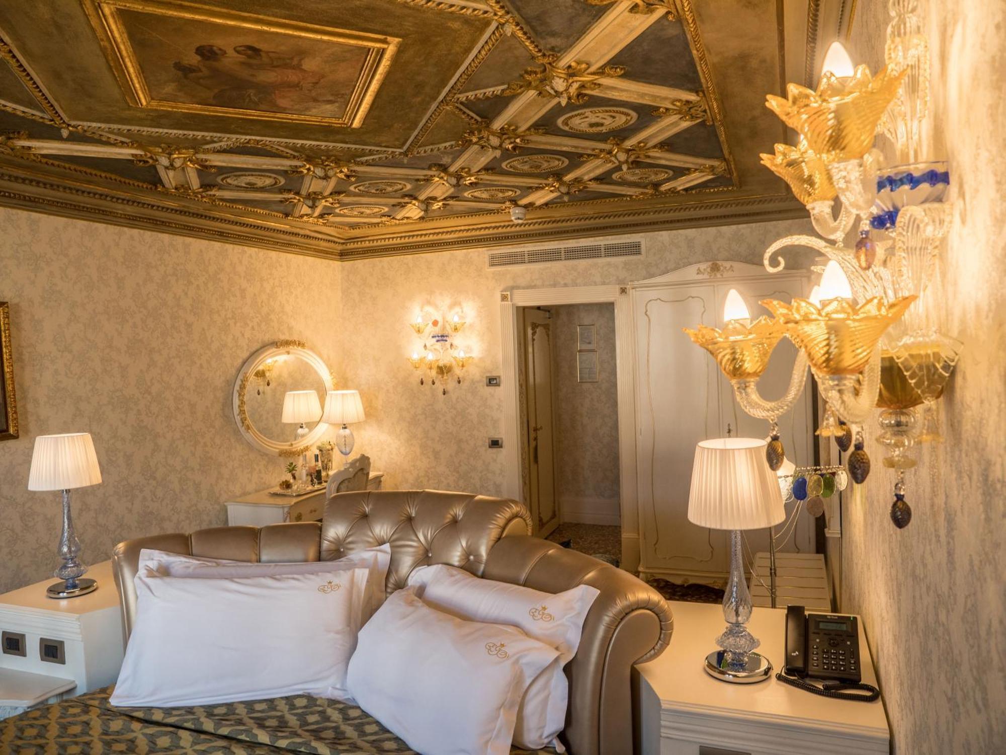 Junior Suite Grand Canal View