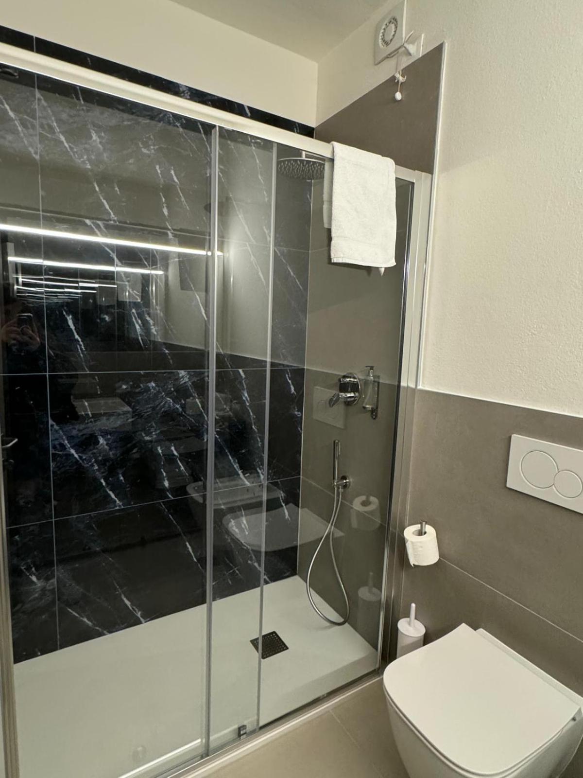 Double or Twin Room Lake View