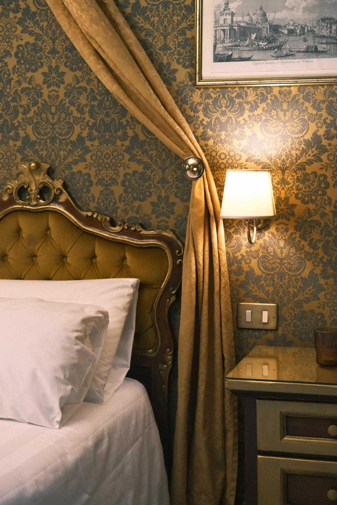 Superior Queen Room,1638473682:JPEG