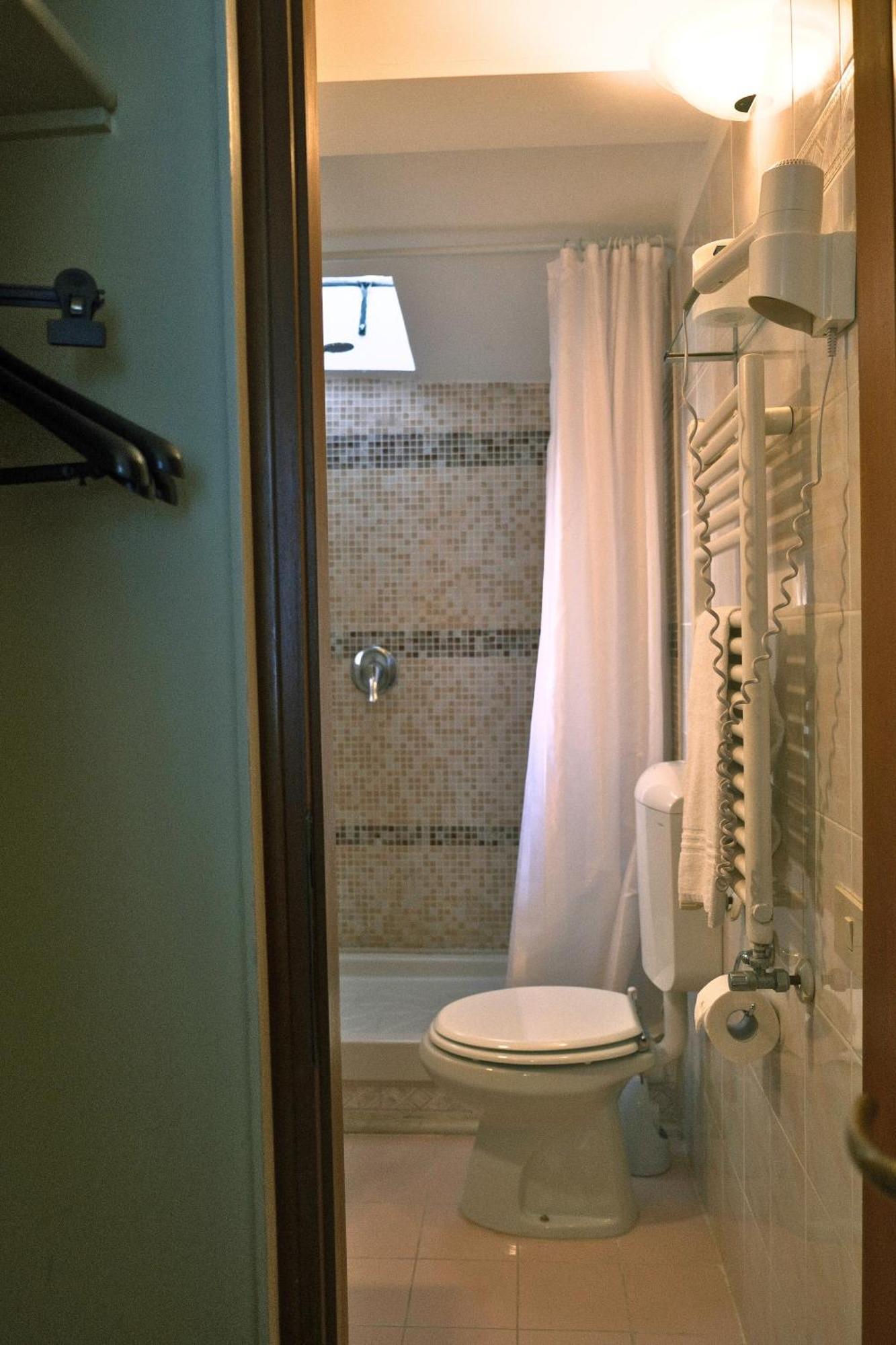 Single Room with View,1638473612:JPEG