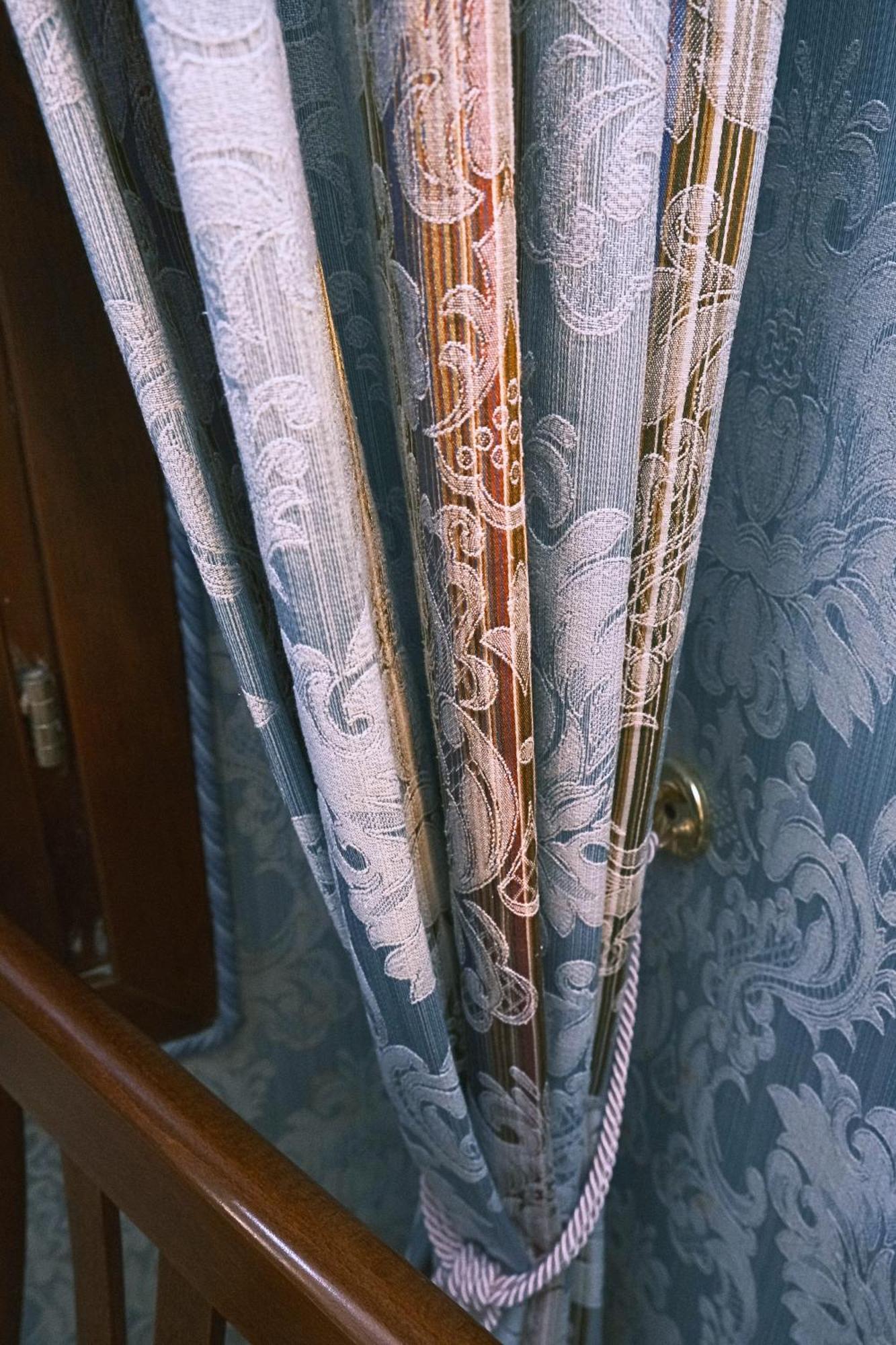 Small Double Room,1638473634:JPEG