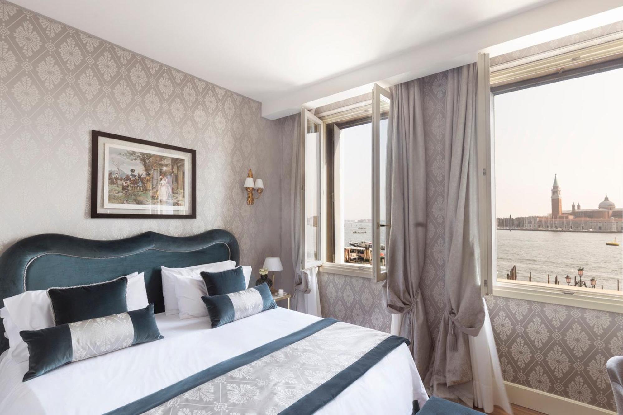 Deluxe Double or Twin Room Lagoon View