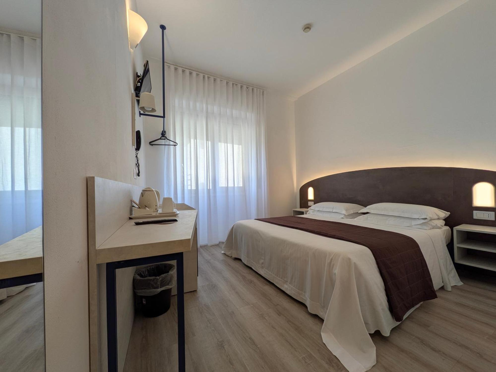 Quarto com Cama de Casal ou 2 de Solteiro