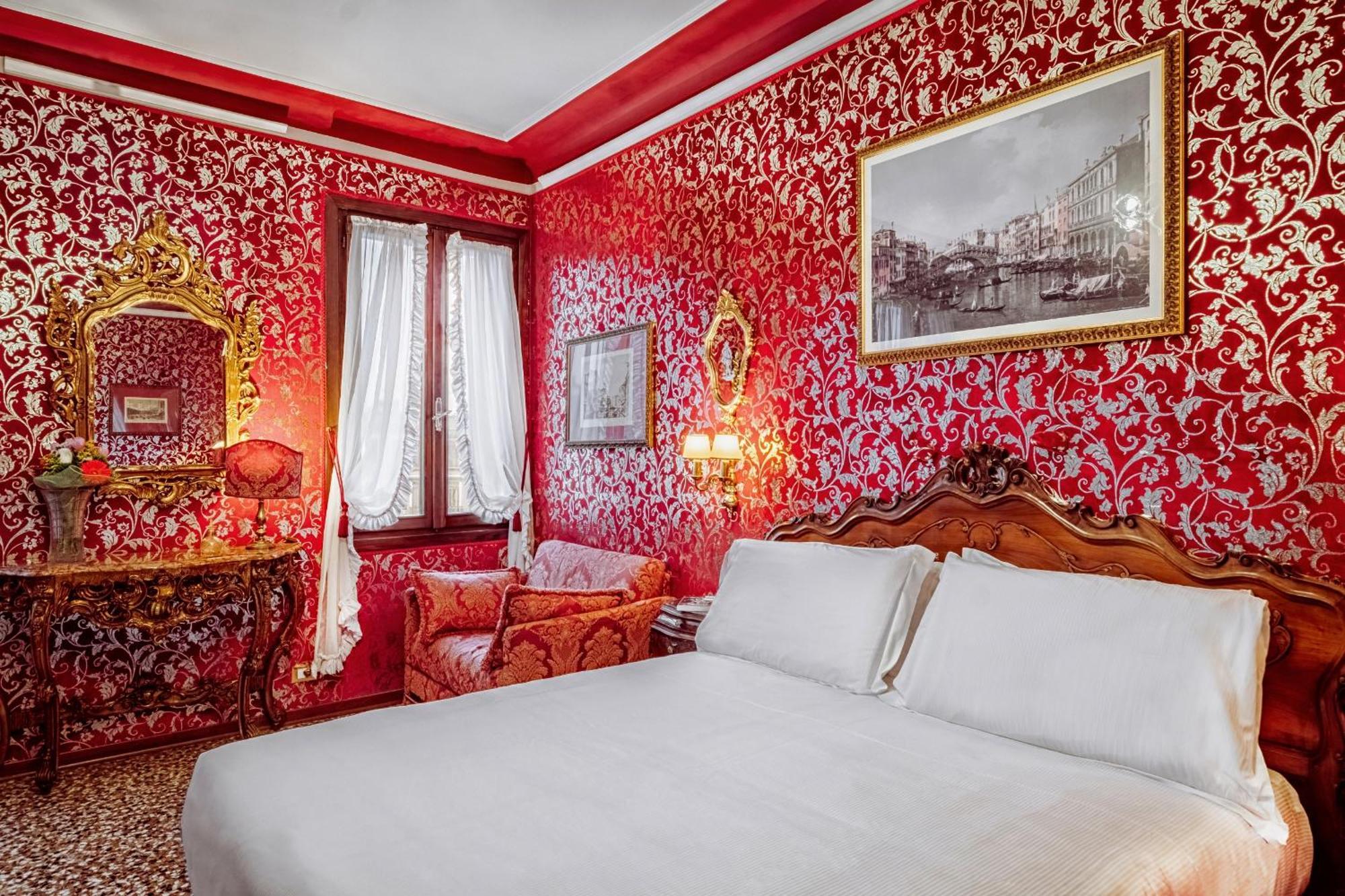 Junior Suite Canal View