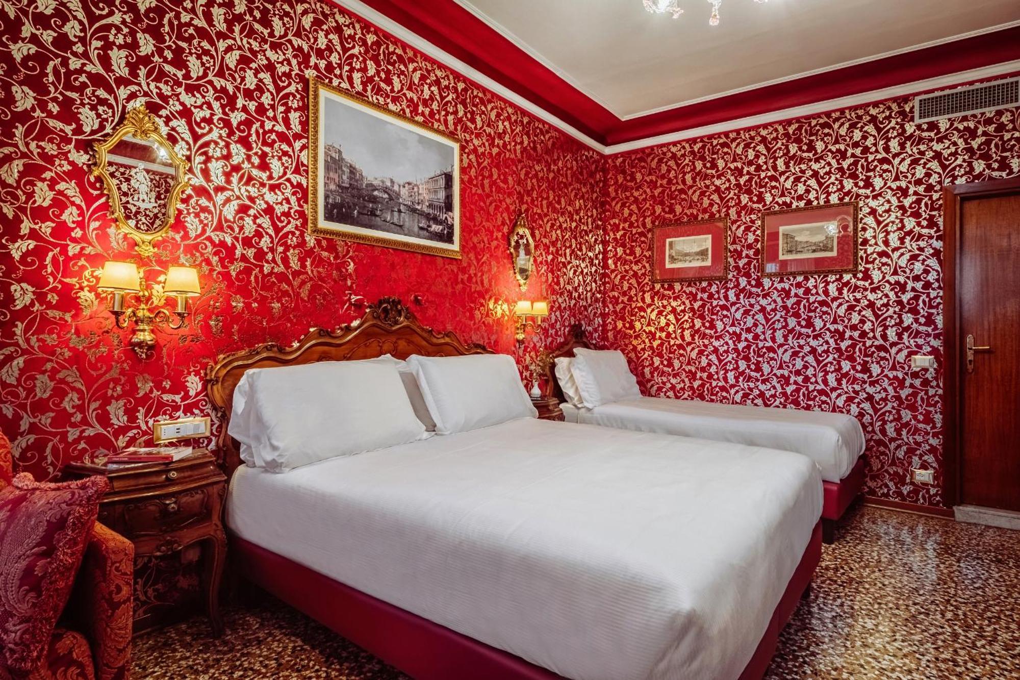 Junior Suite Canal View