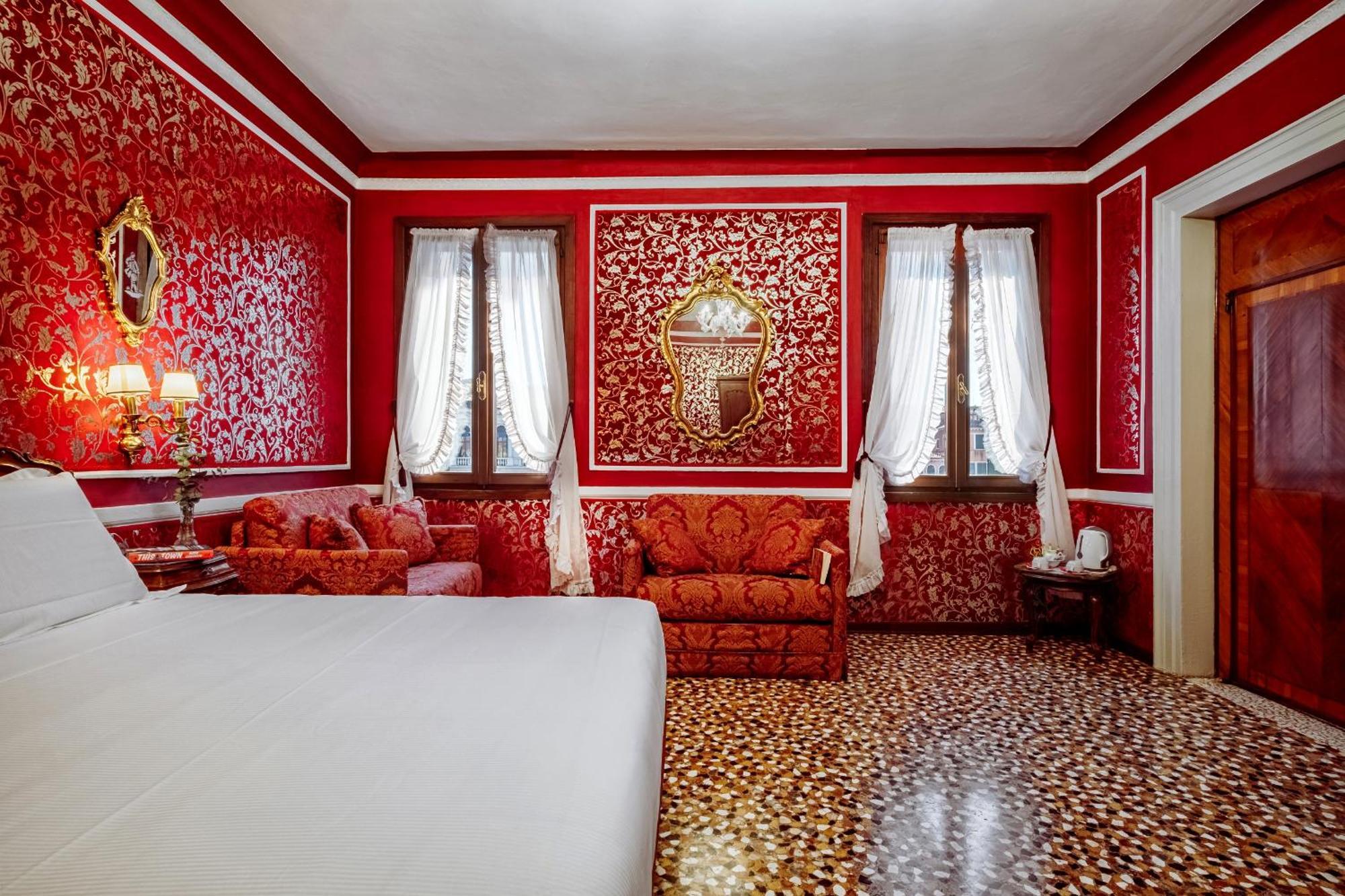 Junior Suite Canal View