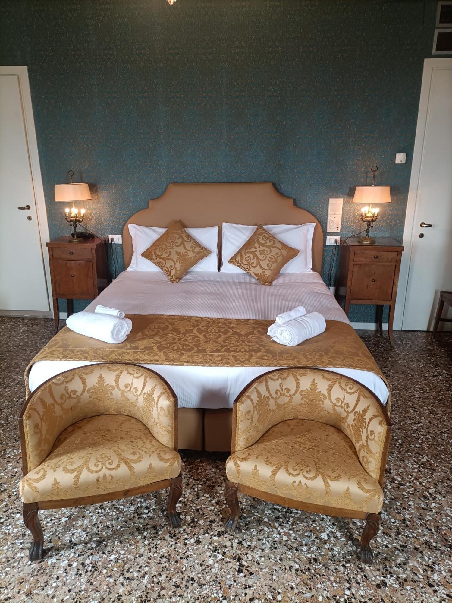 Deluxe Double Room Grand Canal View