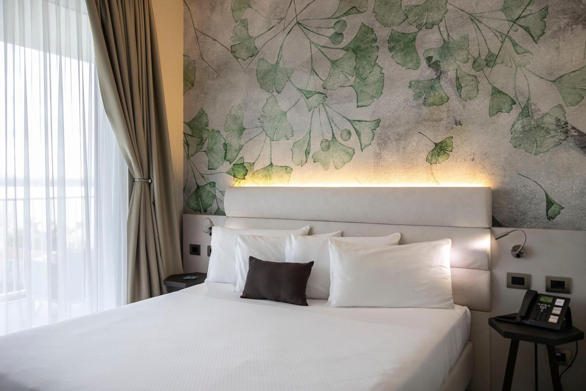 Superior Double or Twin Room Lake View